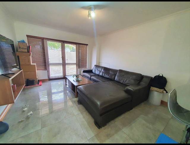 2 BEDROOM APARTMENT TO LET IN TOWNSEND ESTATE